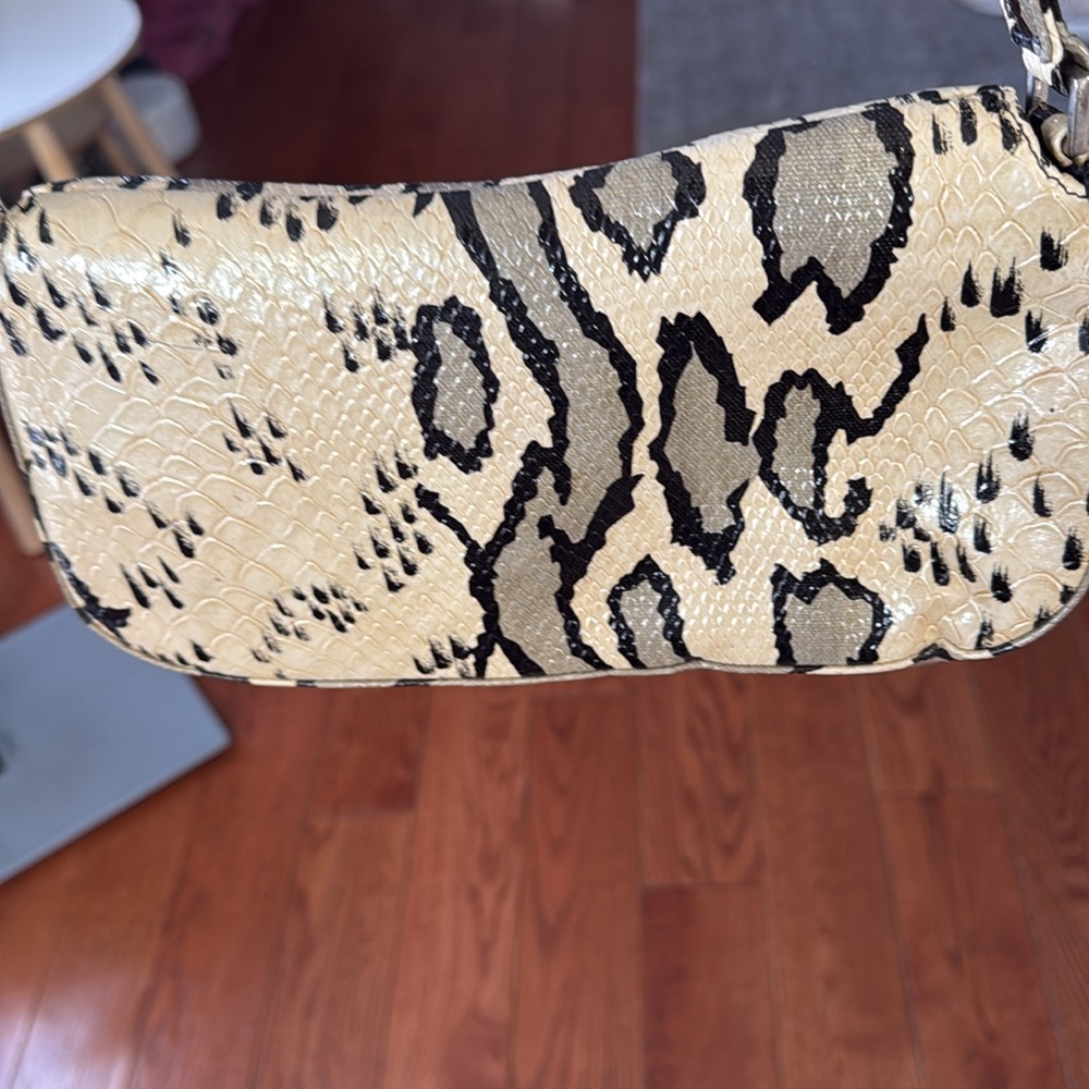 Purse - Picture 2 of 4